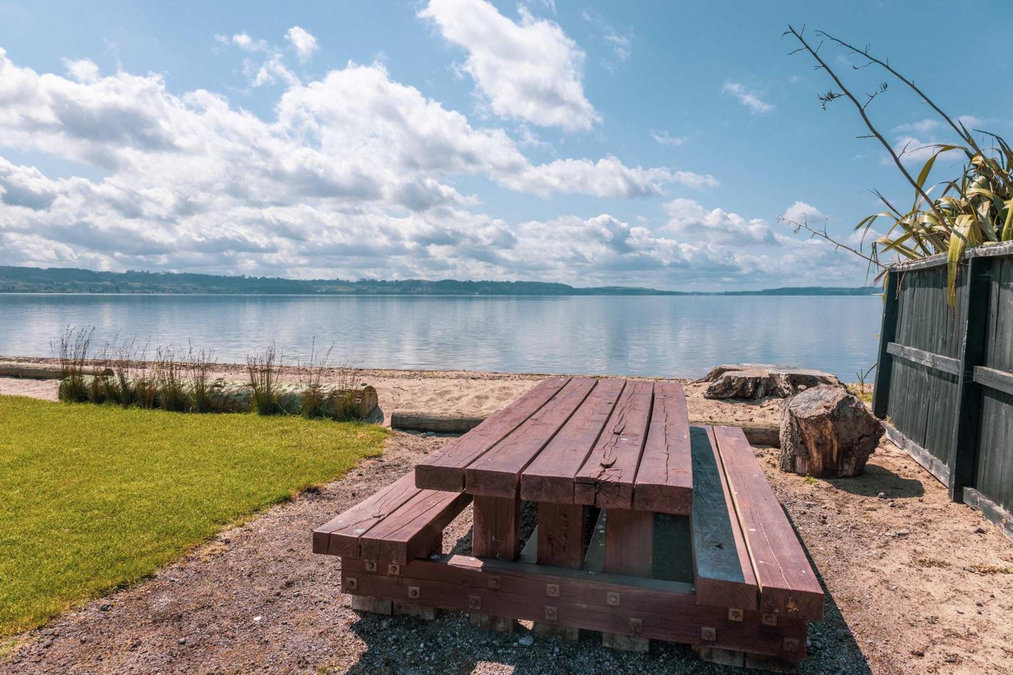 Jandals & Joy Lakefront Retreat Rotorua Exterior foto