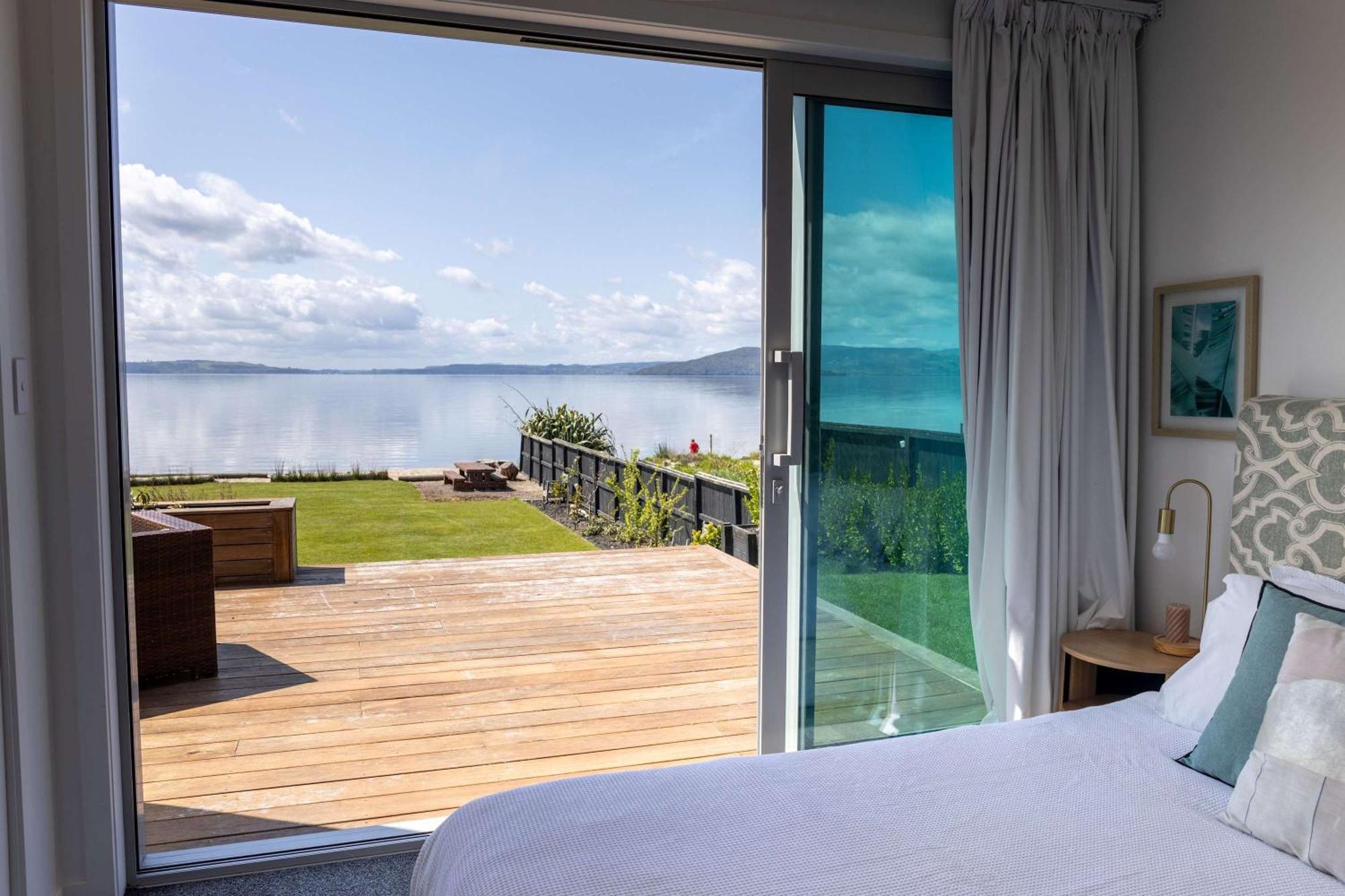 Jandals & Joy Lakefront Retreat Rotorua Exterior foto