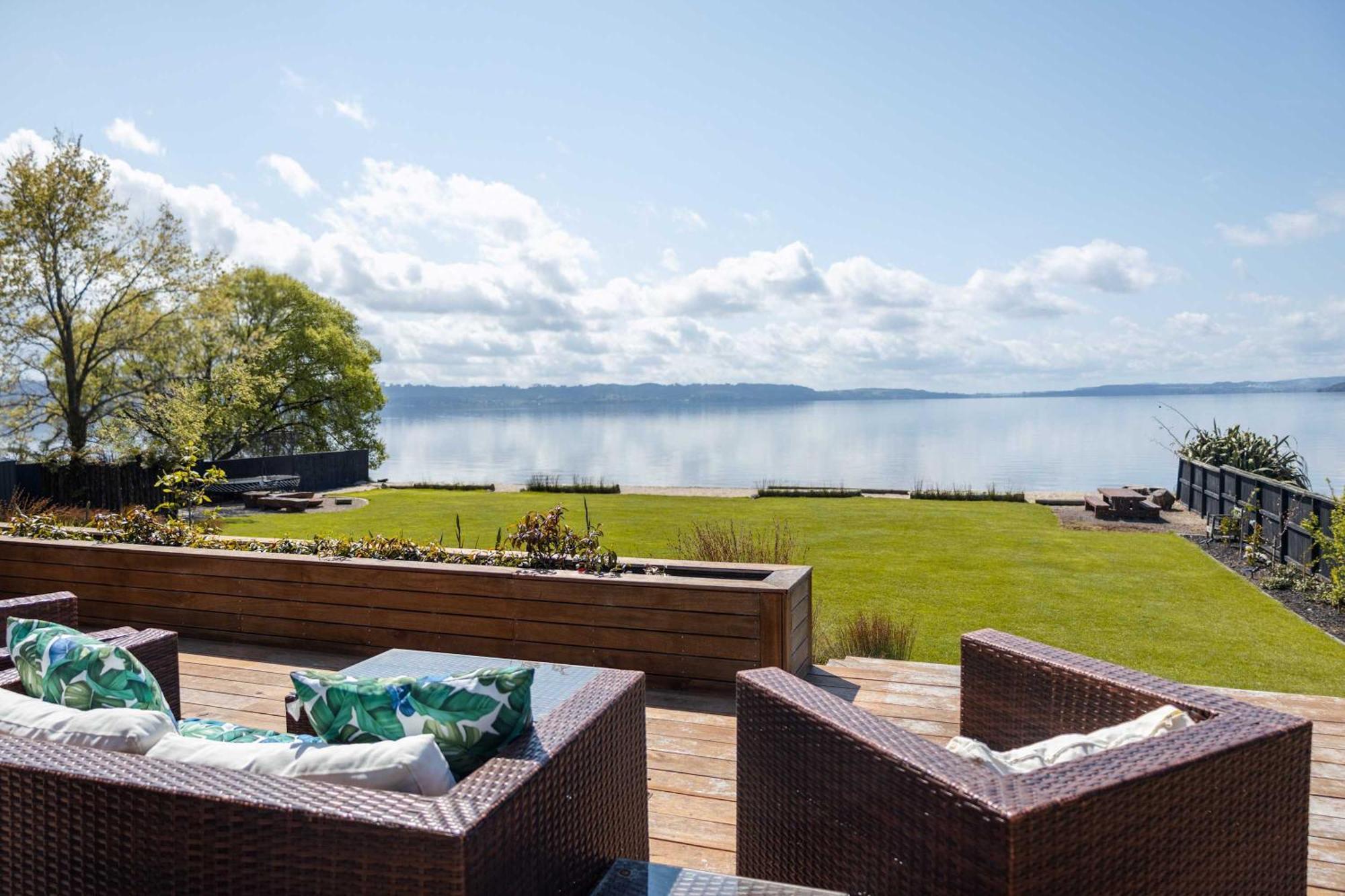 Jandals & Joy Lakefront Retreat Rotorua Exterior foto